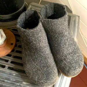 Taos Wool booties size 38